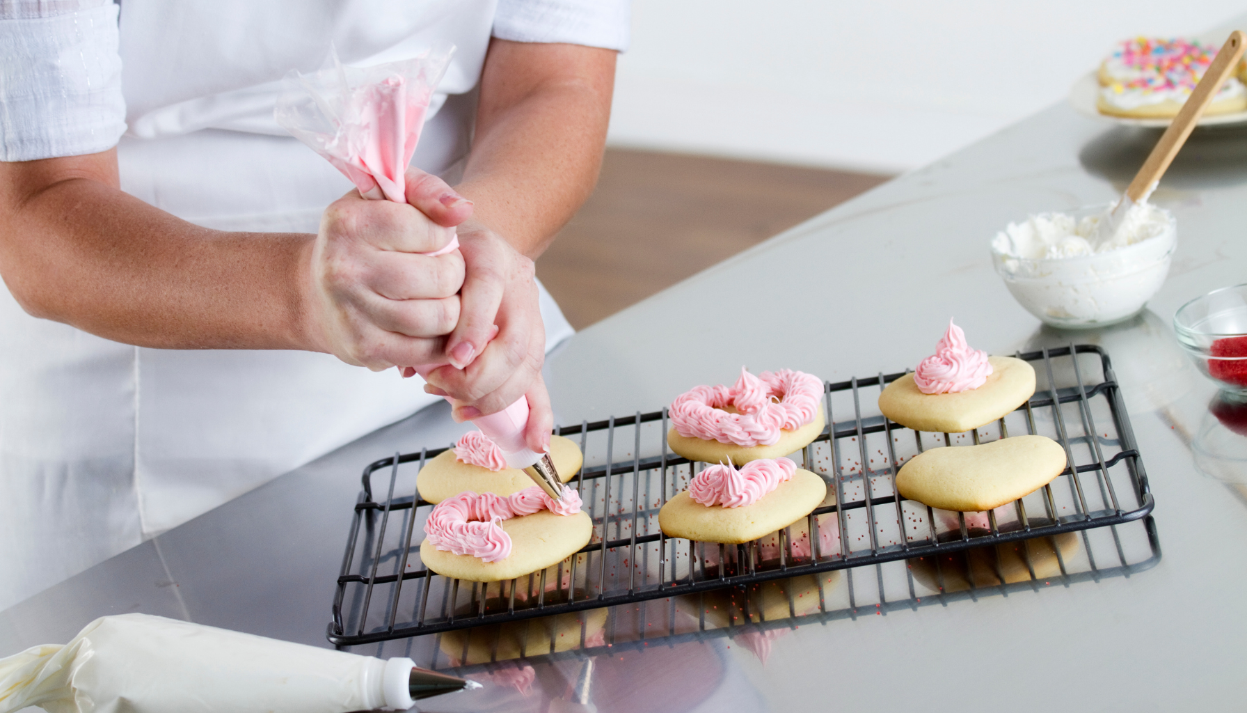 Are You Using the Right Bakeware? Your Ultimate Guide to Choosing, Using & Maintaining Baking Essentials Like a Pro 🧁🍰