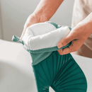 One-piece silicone baking glove for right or left hand