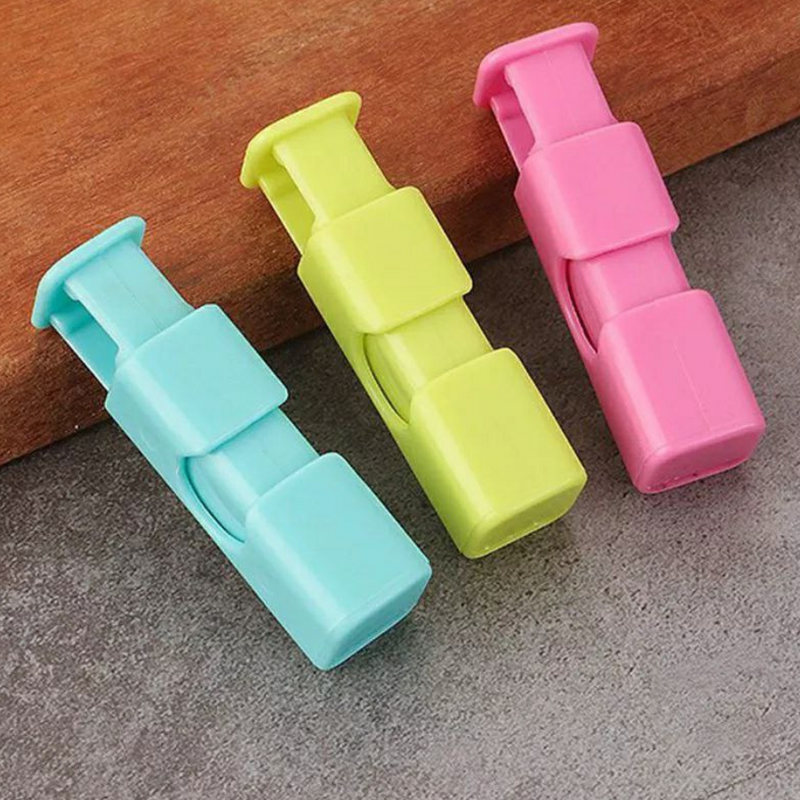 Handy plastic bag clip for bread and snacks