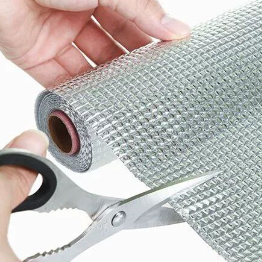 Durable aluminum foil insulation roll with bubble layer for thermal protection