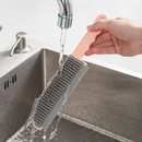 فرشاة تنظيف سيليكون 3 في 1 مع مكشطة وشعيرات ناعمة ومقبض مريح للبقع العنيدة والأسطح المنزلية