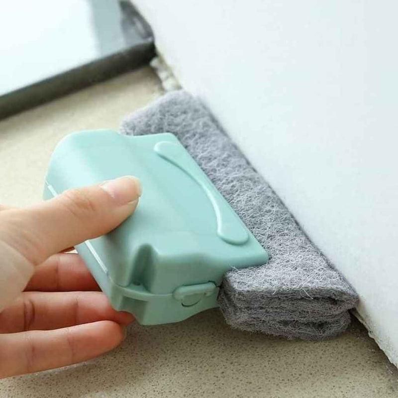 Ergonomic handle brush for deep corner cleaning
