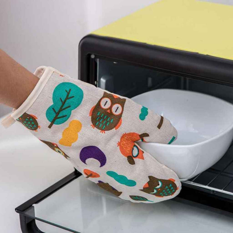 Heatproof mitts with soft lining and colorful patterns for stylish kitchens