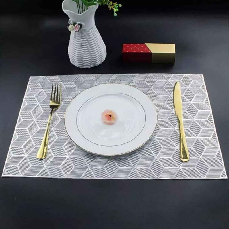 Washable PVC table mat with heat protection – perfect for everyday dining