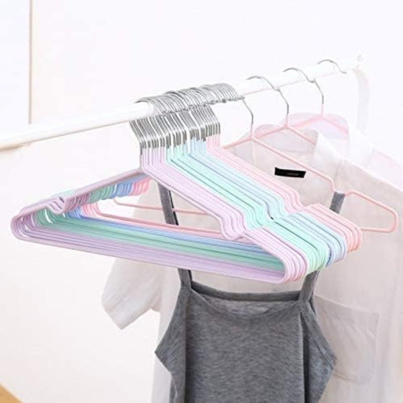 10-piece non-slip clothes hangers in pastel colors.